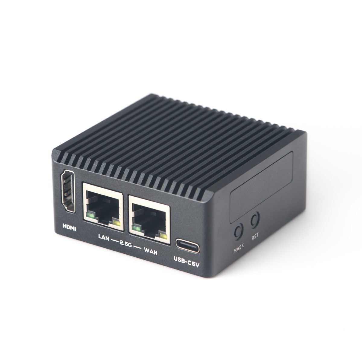NanoPi R76S в чёрном металлическом корпусе с рёбрами охлаждения, двумя сетевыми разъёмами и питанием USB-C